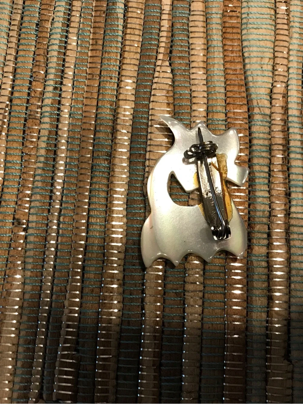 Adorable Vintage Mother of Pearl Kitty Cat Brooch Pin